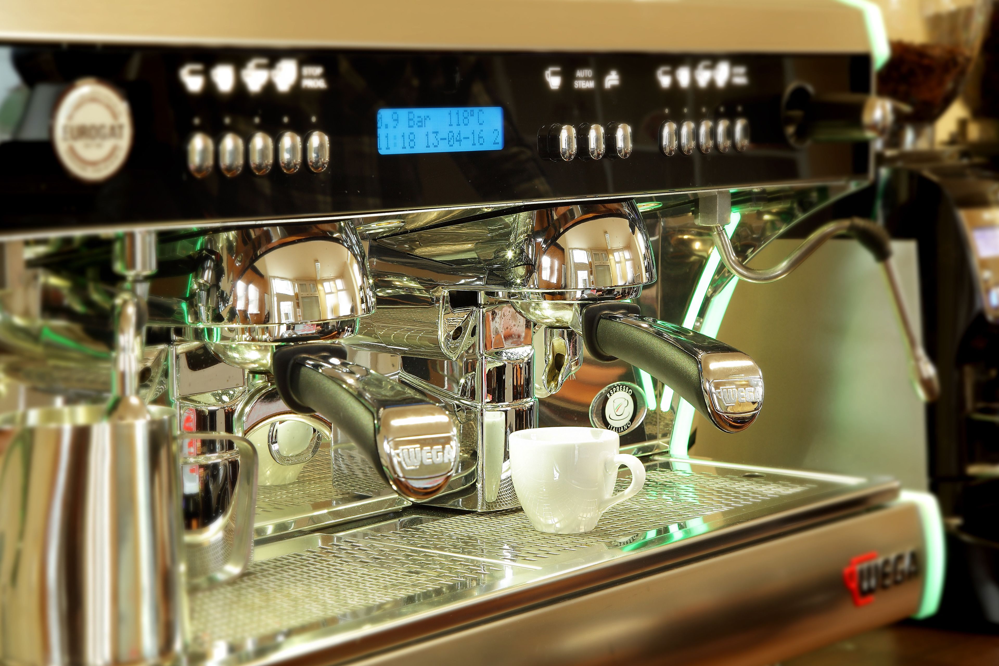 Kaffee und/oder Kaffeemaschine