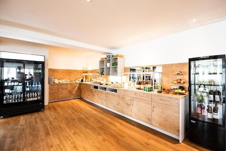 Free daily buffet breakfast . Sternplatz Hotel