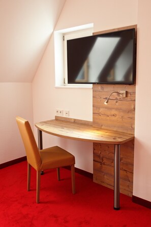 Ropa de cama de alta calidad y escritorio