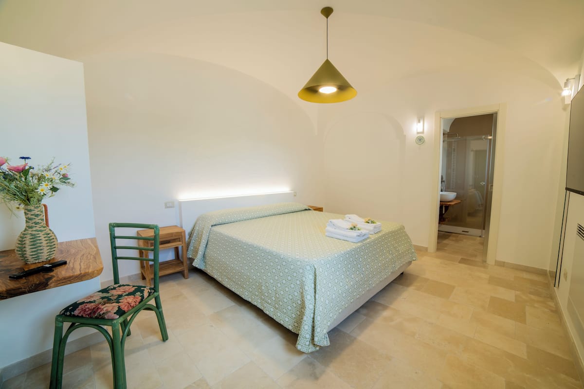 Design Double Room, Garden View | Desk, WiFi (free), bed sheets