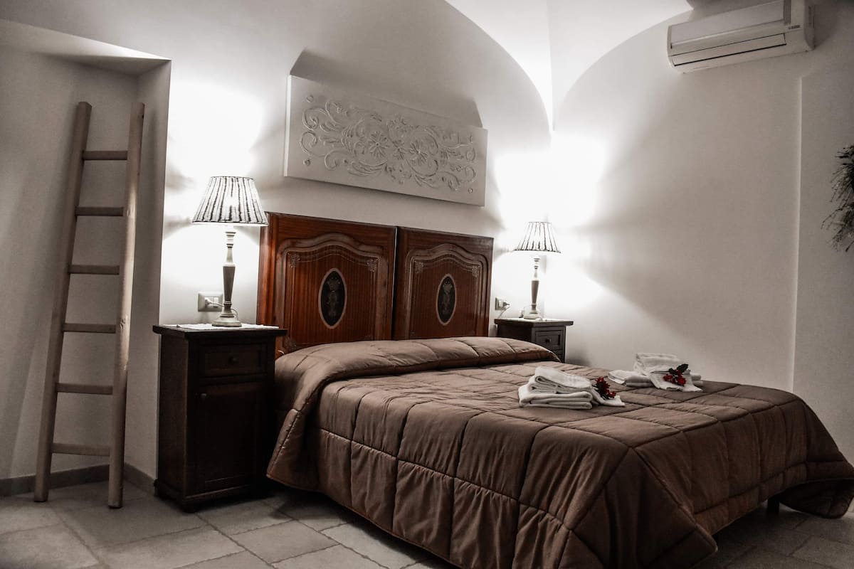 Desk, free WiFi, bed sheets, wheelchair access