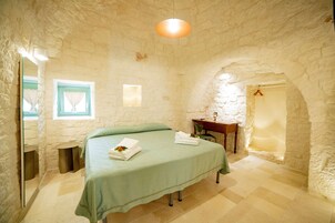 Escritorio, wifi gratis, ropa de cama y acceso para silla de ruedas 