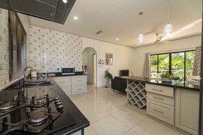 Superior Apartment, 1 Bedroom | Private kitchen | Full-size fridge, microwave, oven, stovetop - East Horizon Self-Catering (Mahé Island)