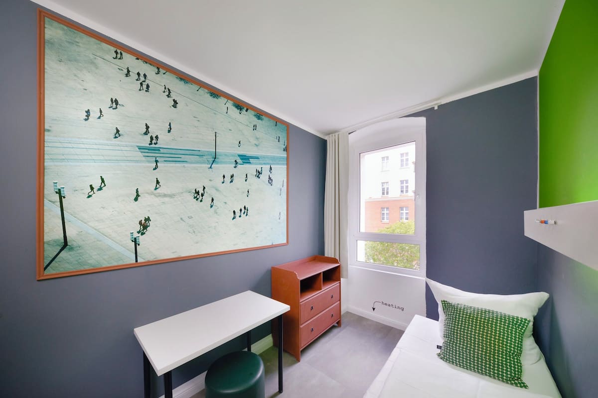 Eenpersoonskamer, gedeelde badkamer | Een strijkplank/strijkijzer, gratis wifi, beddengoed