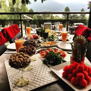 3 restauranter: frokost, lunsj og middag serveres