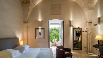 Deluxe room | Premium bedding, down duvets, minibar, in-room safe