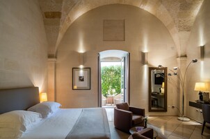 Junior Suite | Premium bedding, down comforters, minibar, in-room safe