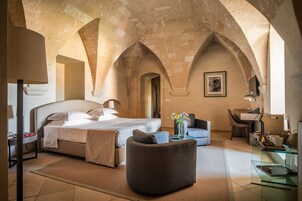 One bedroom Suite | 高档床上用品、羽绒被、迷你吧、客房内保险箱