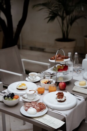 Tägliches inbegriffenes Frühstücksbuffet