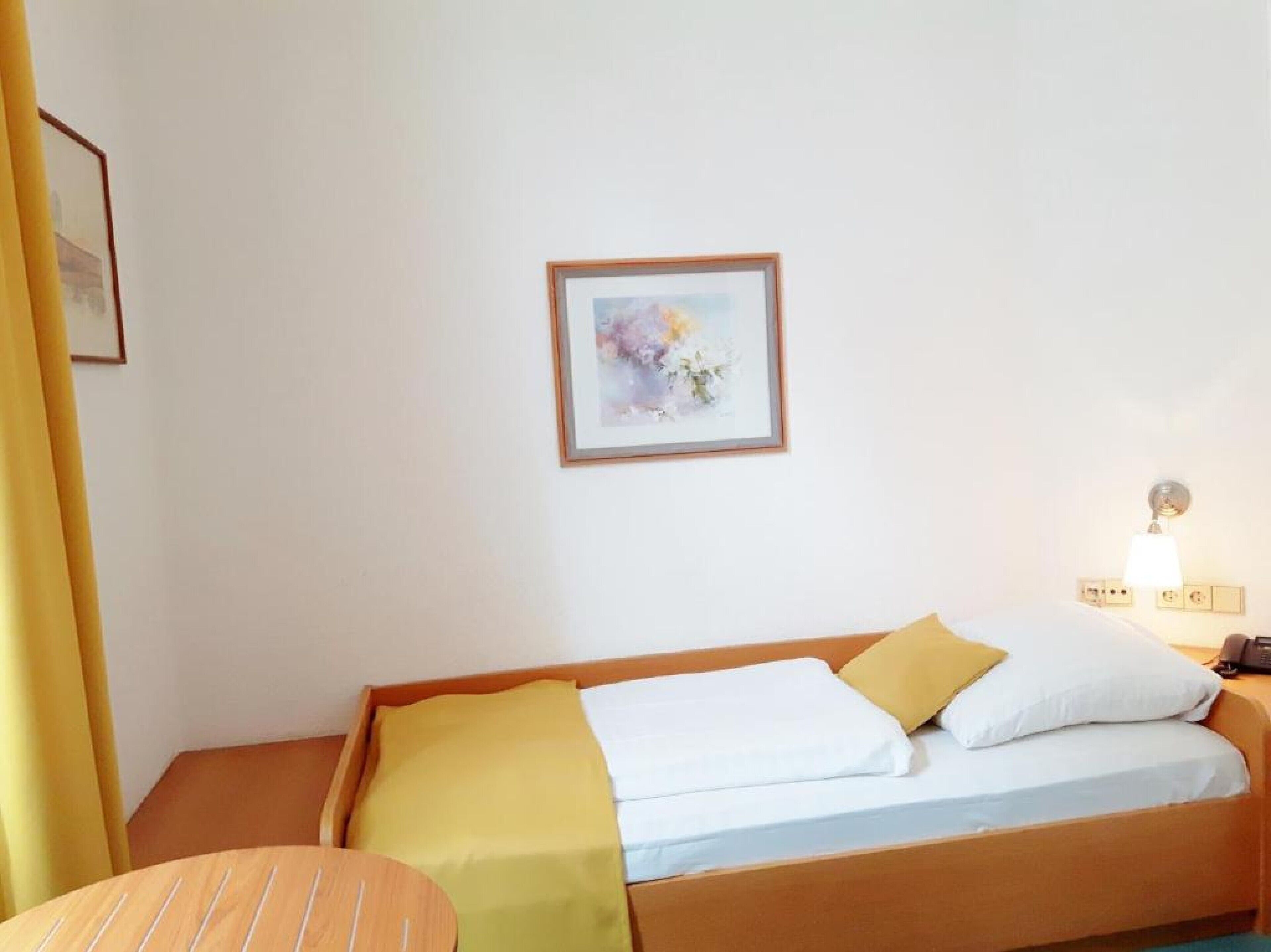 basic single room, 1 single bed, non smoking | hypo-allergenic bedding, desk, iron/ironing board, cots/infant beds