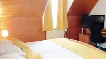 Standard Double Room, 1 Queen Bed, Non Smoking | Hypo-allergenic bedding, desk, iron/ironing board, cribs/infant beds