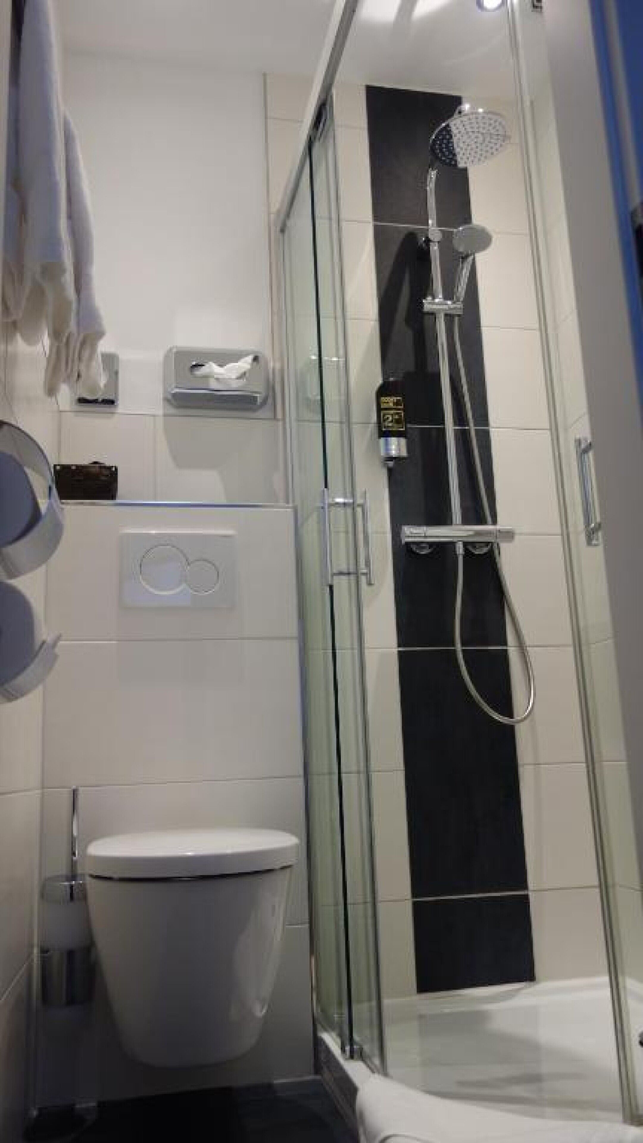 business single room, 1 large single bed, non smoking | bathroom | shower, rainfall showerhead, hair dryer, towels