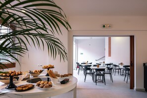 Daily buffet breakfast (EUR 15 per person)