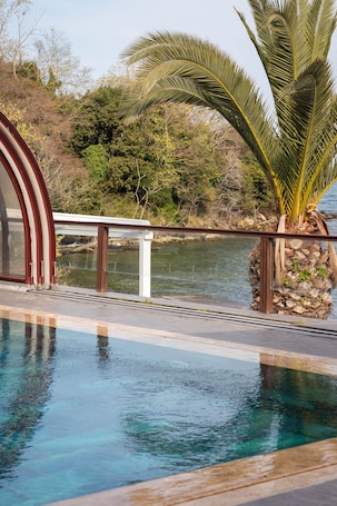 Outdoor pool, open 7:00 AM to 7:00 PM, free cabanas, sun loungers