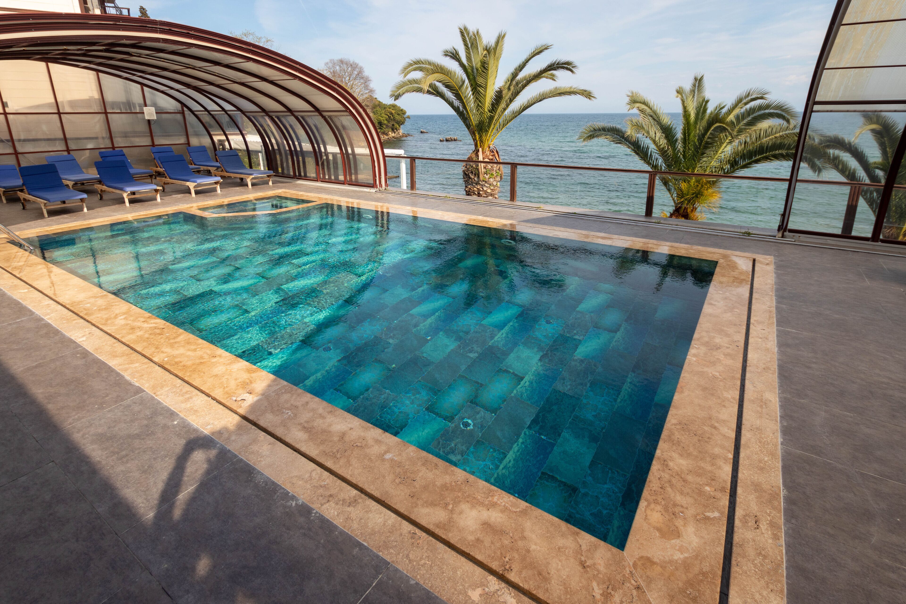 outdoor pool, open 7:00 am to 7:00 pm, free pool cabanas, pool loungers