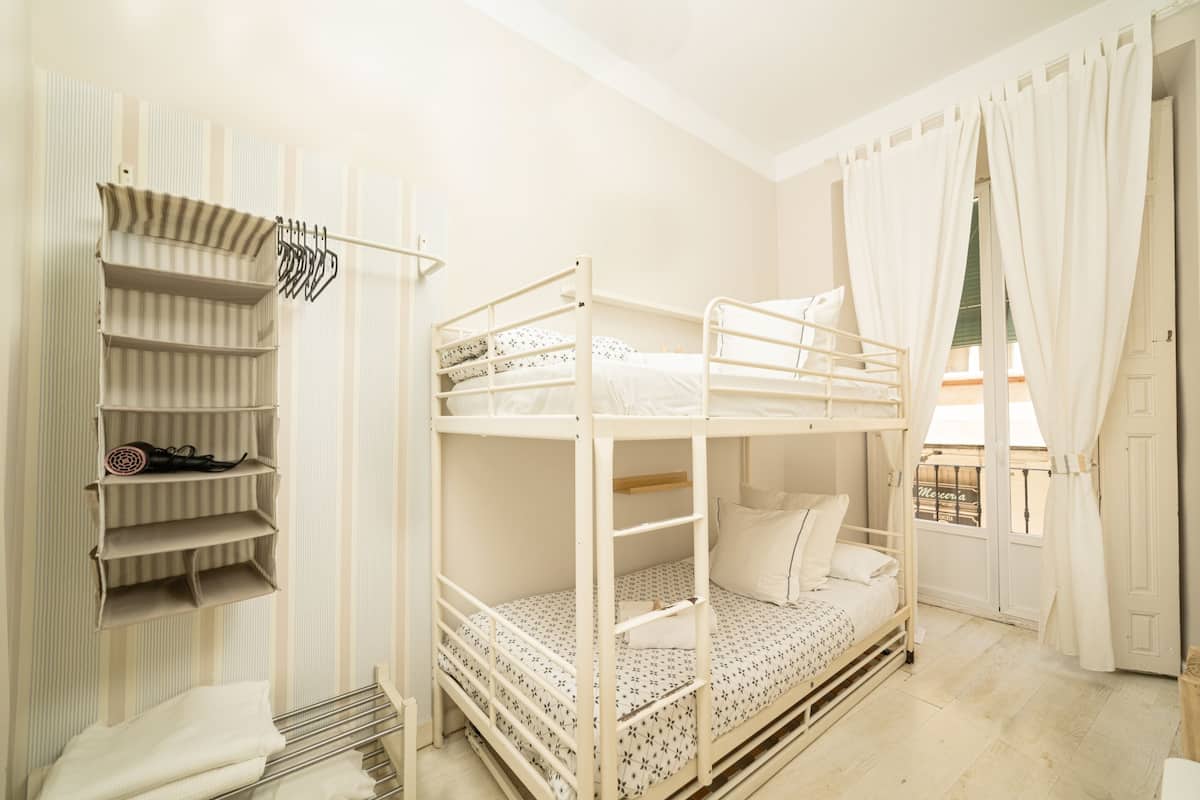 Standard Double Room, Private Bathroom (Habitación Literas Doble)