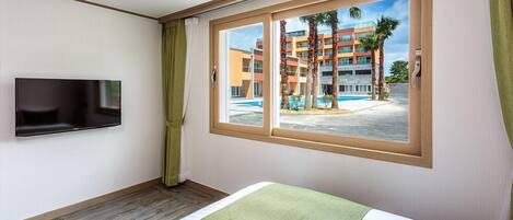 Down duvets, blackout curtains, free WiFi, wheelchair access