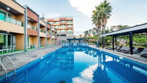 2 outdoor pools, open 9:00 AM to 10:00 PM, pool loungers - Suandsu Jeju (Jeju City)