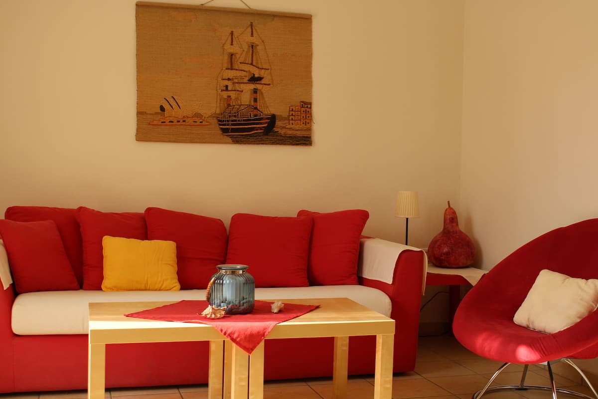Casa, 2 habitaciones | Sala de estar | Televisión LCD