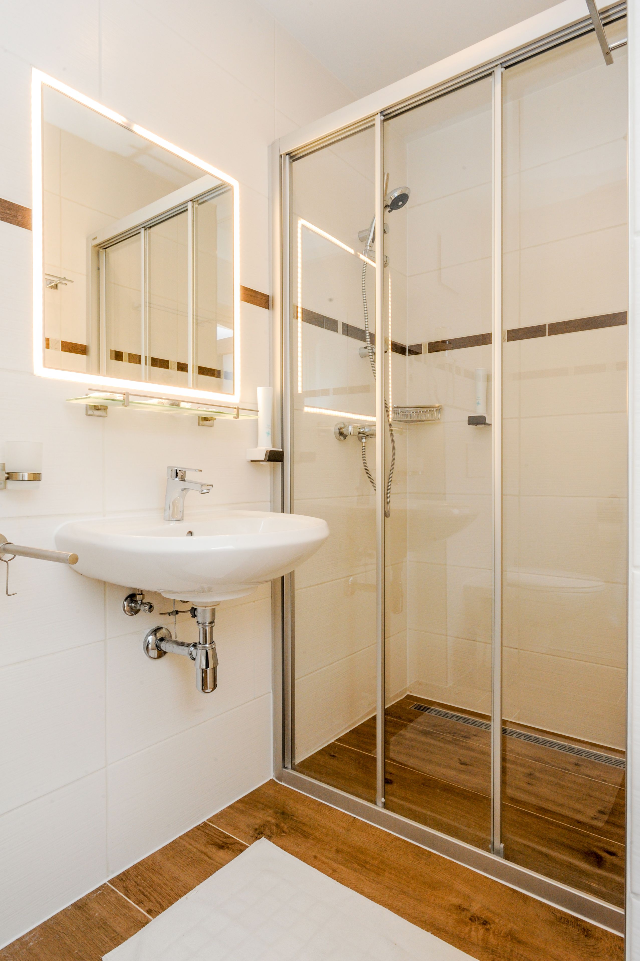 business single room, garden view | bathroom | shower, hair dryer, towels