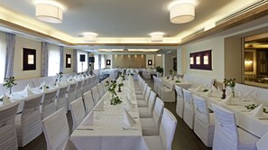 屋内結婚式場