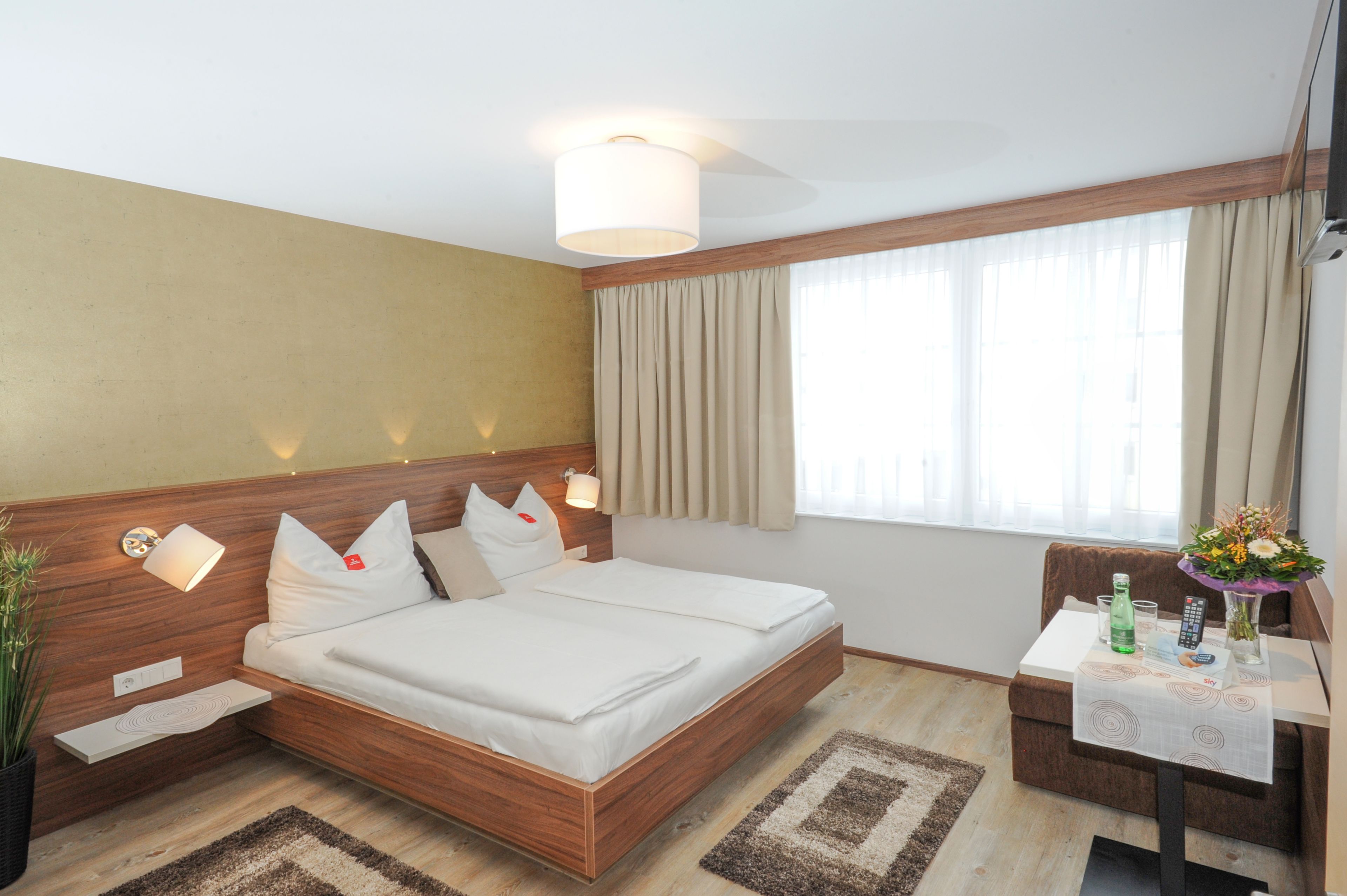 business single room, garden view | premium bedding, in-room safe, desk, blackout curtains