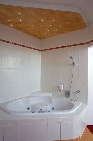 Phòng Suite, quang cảnh vườn | Bồn tắm thủy lực