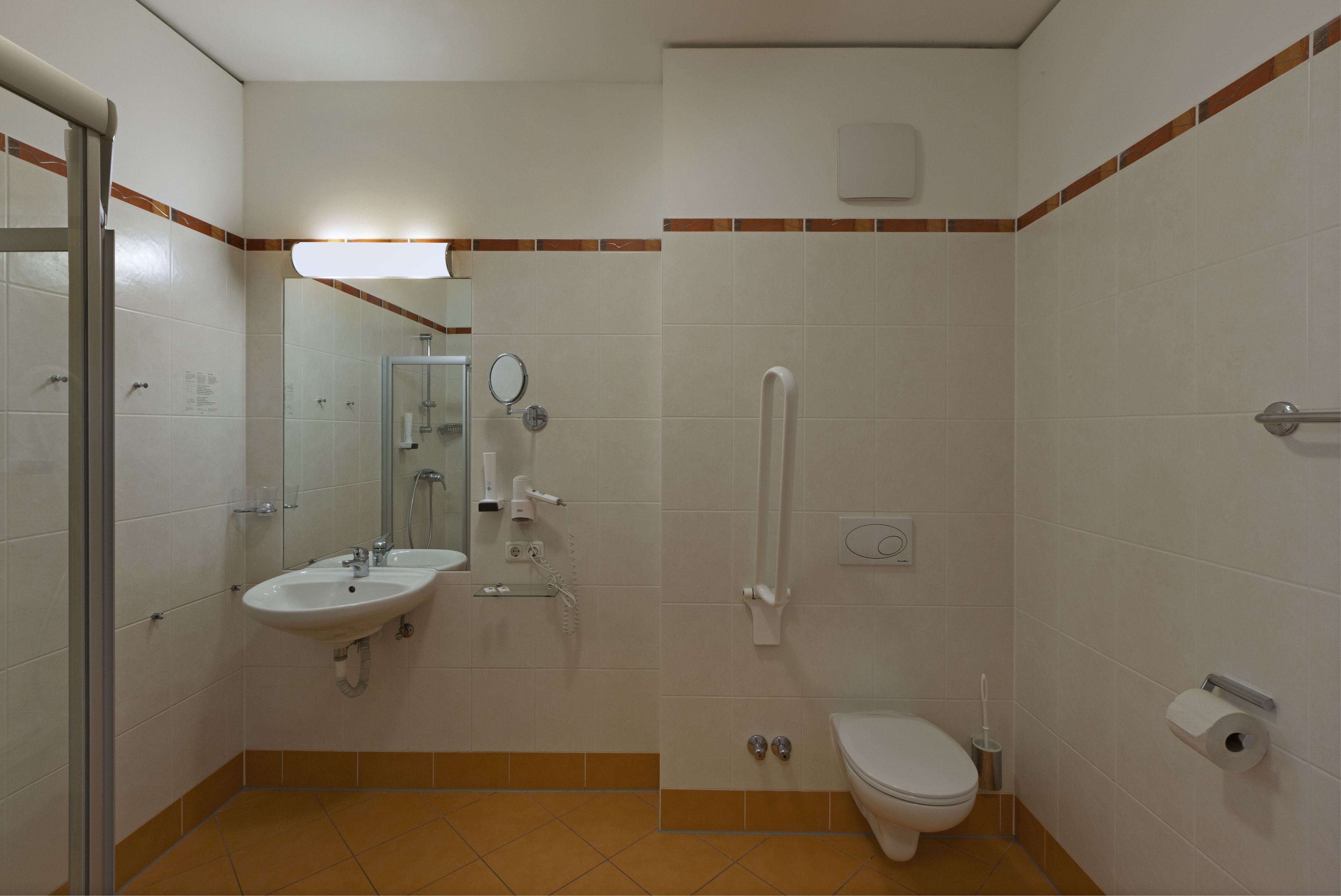 double room | bathroom | shower, hair dryer, towels