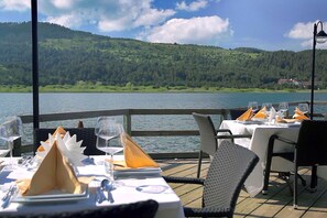 2 restaurantes; se sirven desayunos 