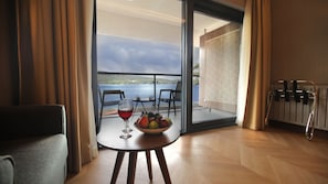 Minibar, desk, rollaway beds, free WiFi