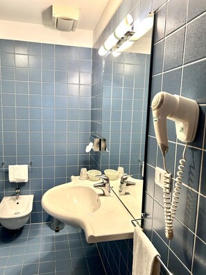 Standard-Doppel- oder -Zweibettzimmer, 1 Schlafzimmer, Nichtraucher | Badezimmer