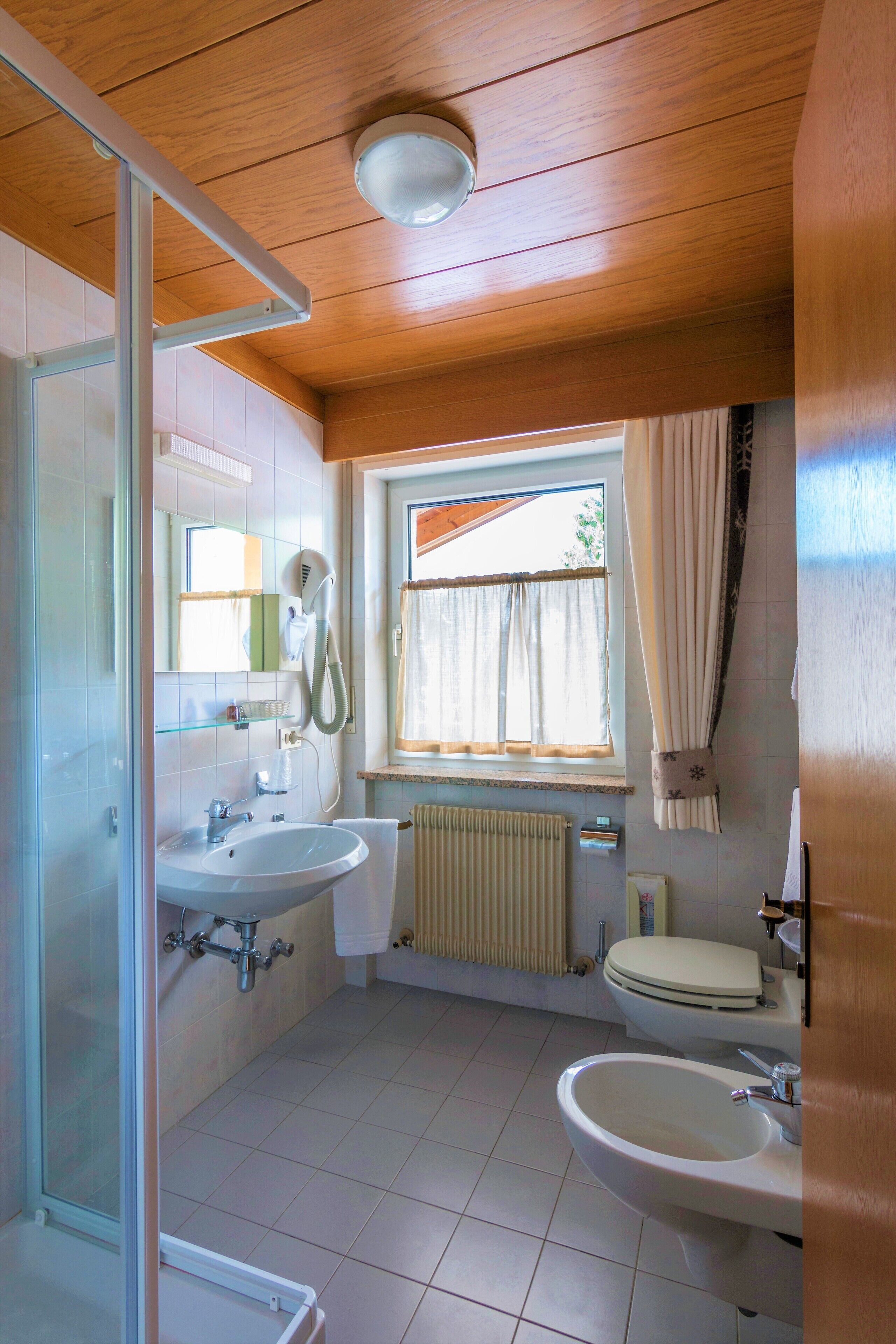 single room, balcony | bathroom | shower, free toiletries, hair dryer, slippers