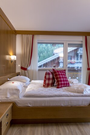 Double Room, Balcony | Hypo-allergenic bedding, in-room safe, desk, laptop workspace - Hotel Ramon (Campitello di Fassa)