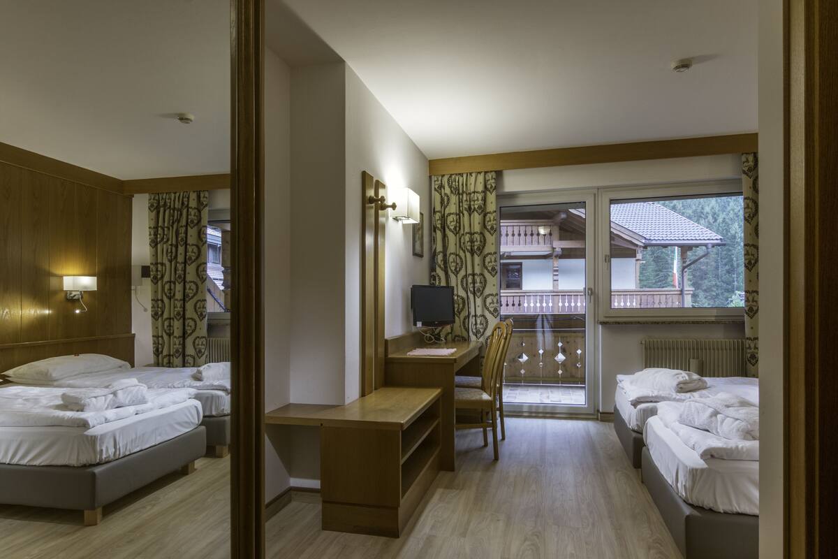 double or twin room, balcony | hypo-allergenic bedding, in-room safe, desk, laptop workspace