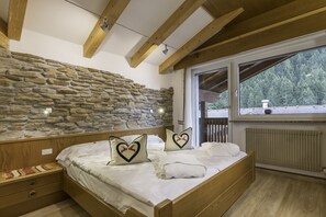 Literie hypoallergénique, coffres-forts dans les chambres, bureau