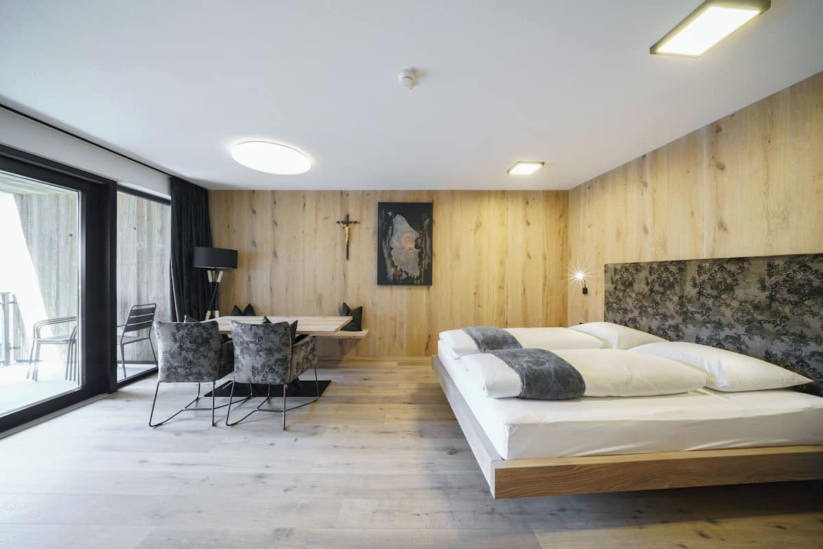 Design suite | Luxe beddengoed, een kluis op de kamer, individueel gemeubileerd