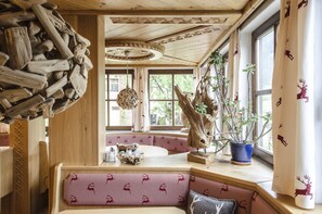 Lobby sitting area - Atelier Garni Astei (Grossarl)