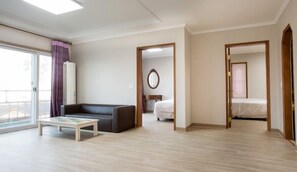 Room, 2 Bedrooms | Living area