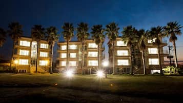 Front of property โ evening/night