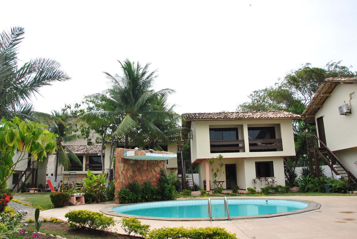 Piscina externa, espreguiçadeiras