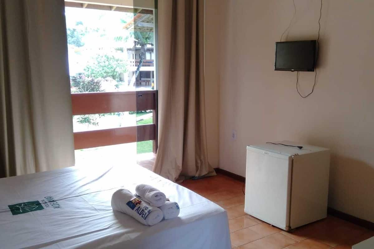 Basic Double Room | Minibar, individually decorated, blackout curtains, iron/ironing board