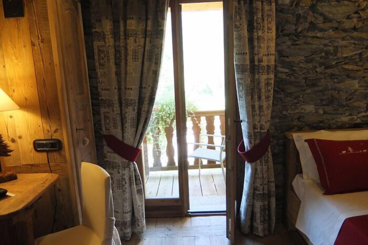 Single Room, Balcony | Egyptian cotton sheets, premium bedding, down comforters, desk