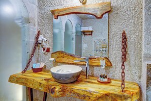 Honeymoon Suite, Hot Tub | Bathroom | Shower, rainfall showerhead, free toiletries, hair dryer - Aren Cave Hotel (Nevsehir)
