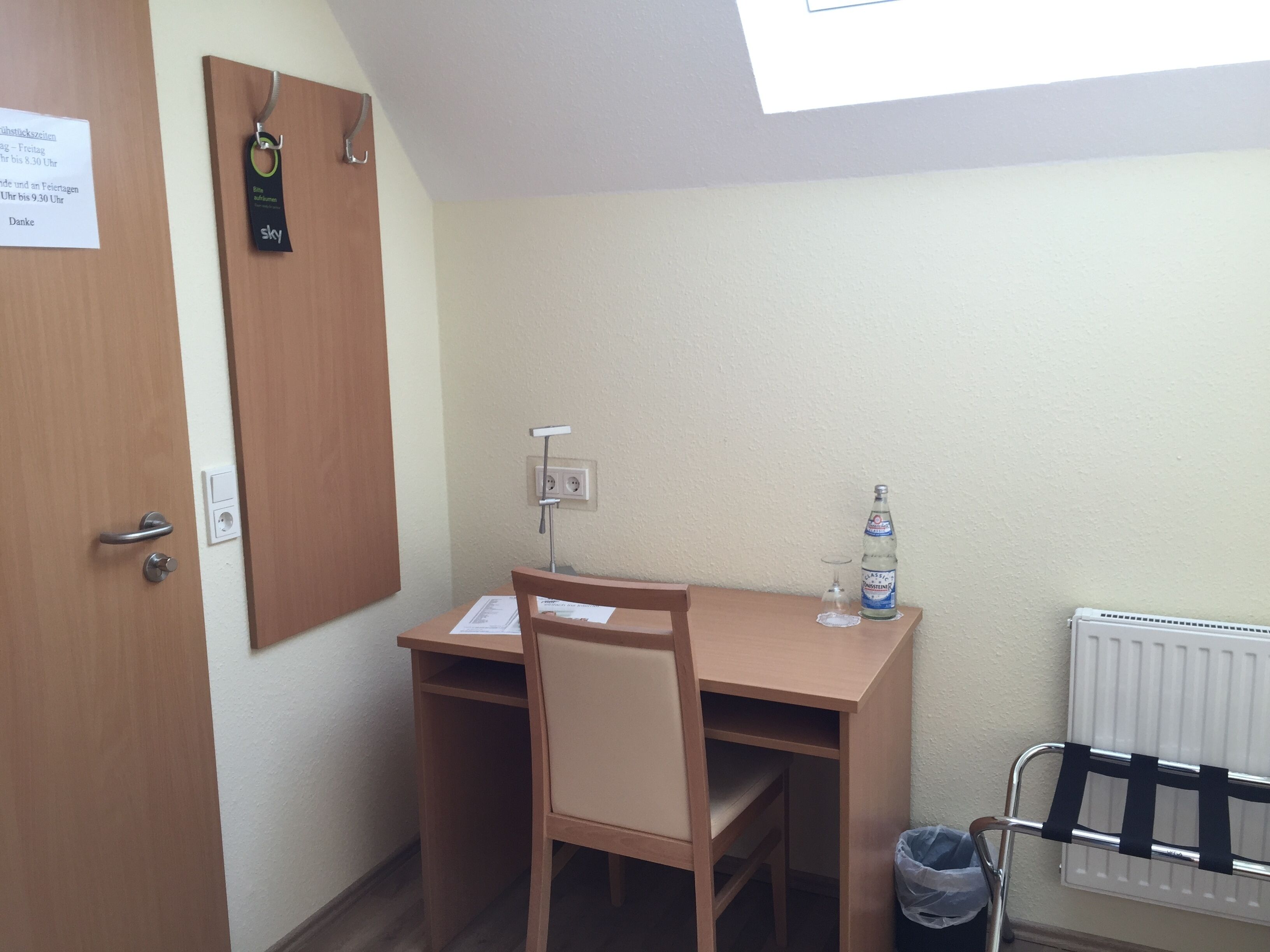 Economy-Einzelzimmer, 1 Schlafzimmer, Nichtraucher | Schreibtisch, laptopgeeigneter Arbeitsplatz, Verdunkelungsvorhänge