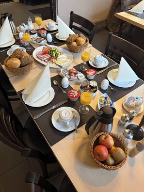 Kontinental frokost hver dag (mot et tillegg)