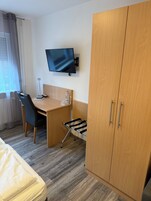 Family Quadruple Room | Desk, laptop workspace, blackout drapes, soundproofing