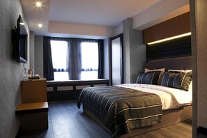 Caja fuerte, escritorio, sistema de insonorización y wifi gratis