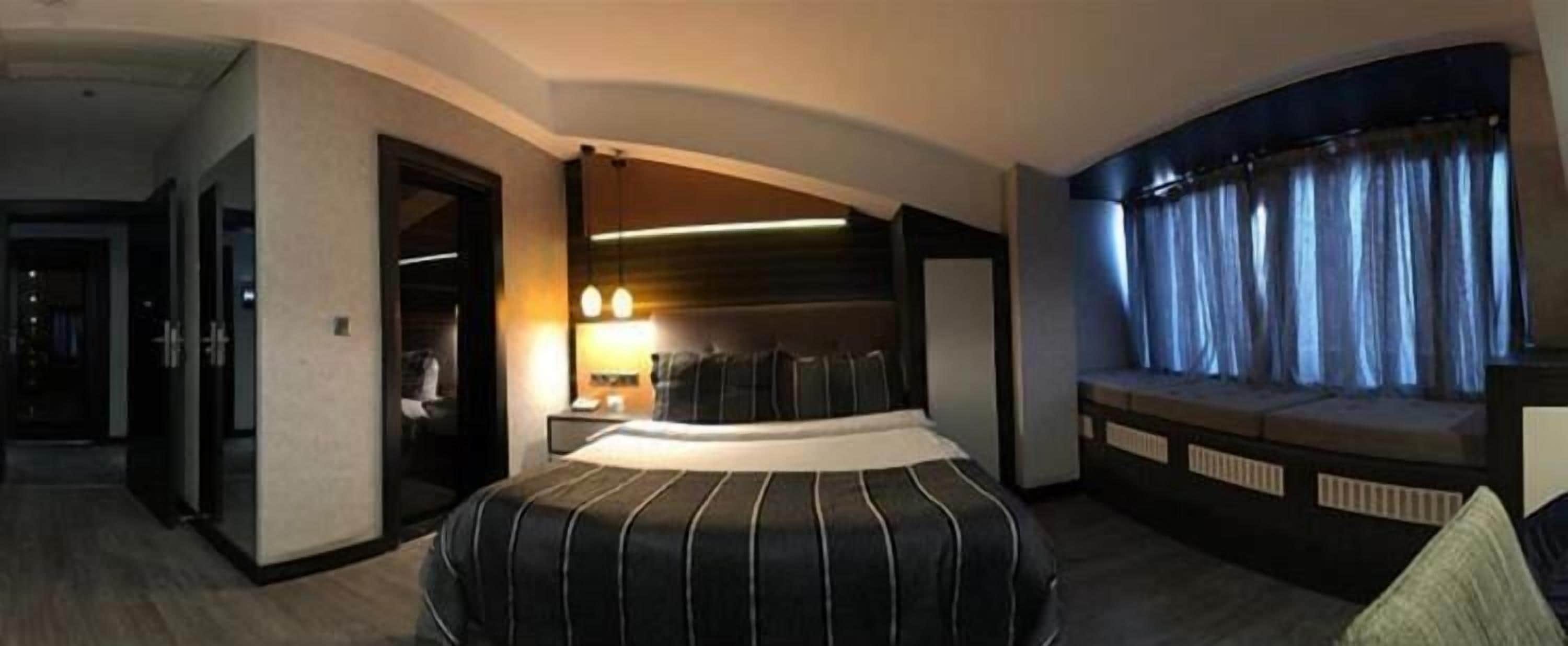 in-room safe, desk, soundproofing, free wifi