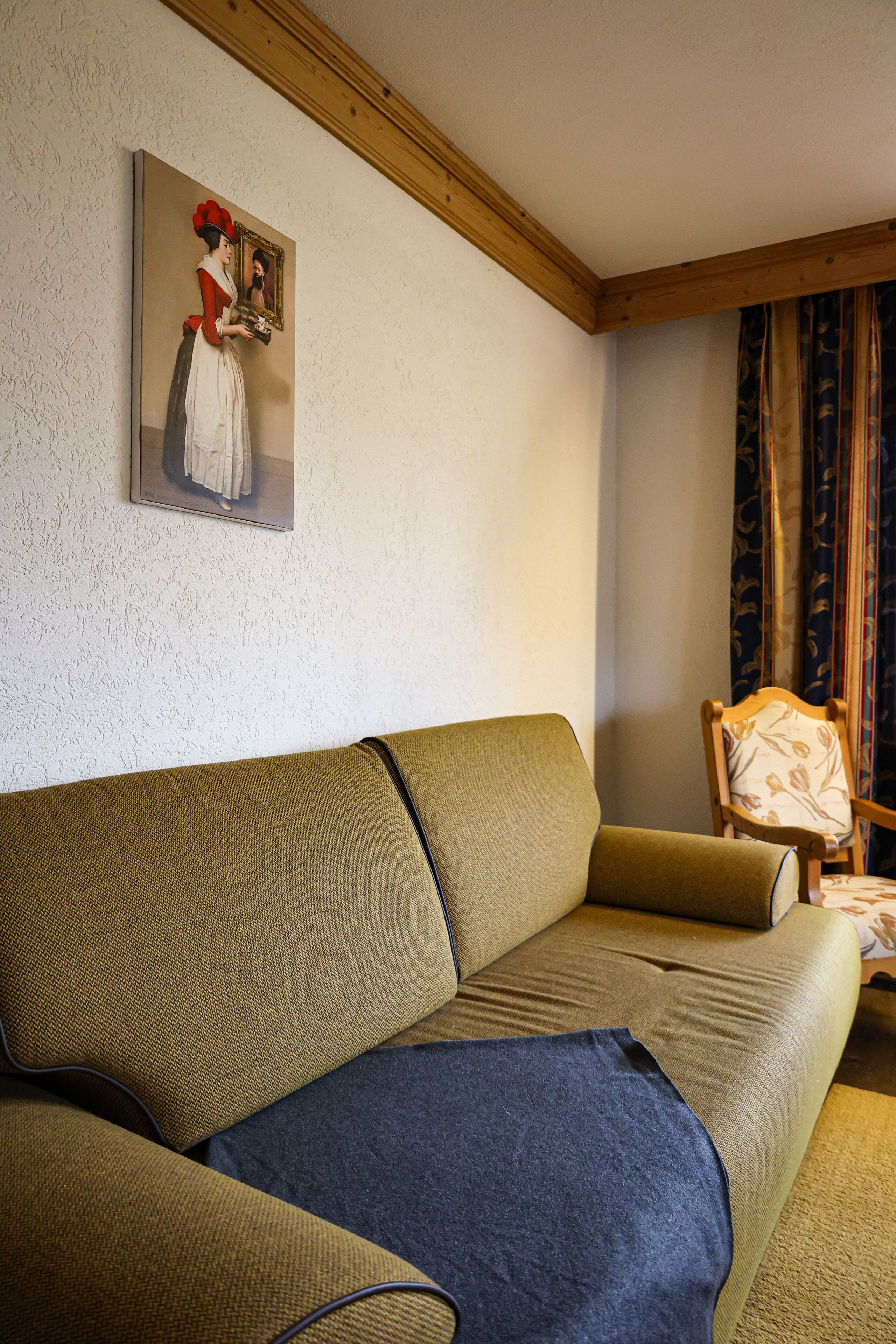 family room | living area | flat-screen tv