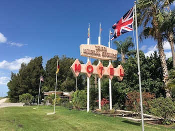 Warm Mineral Springs Motel